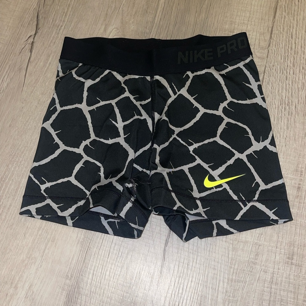 NWOT nike pro shorts